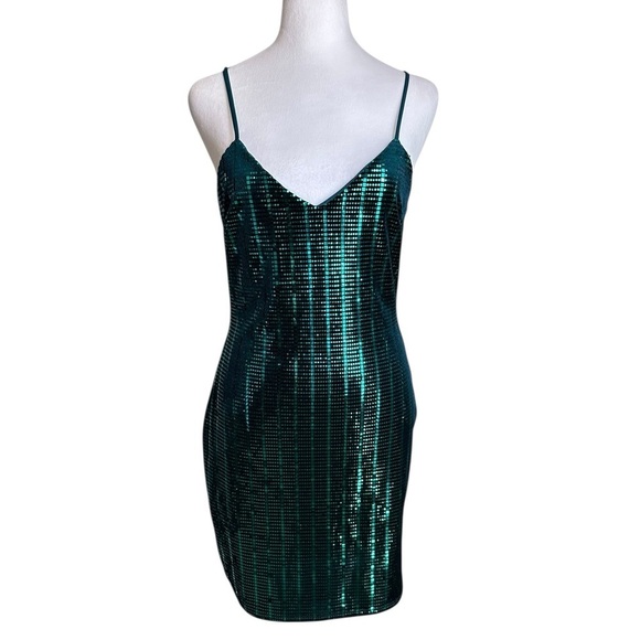 Elegant Green Sequin Dress - Picture 3 of 17